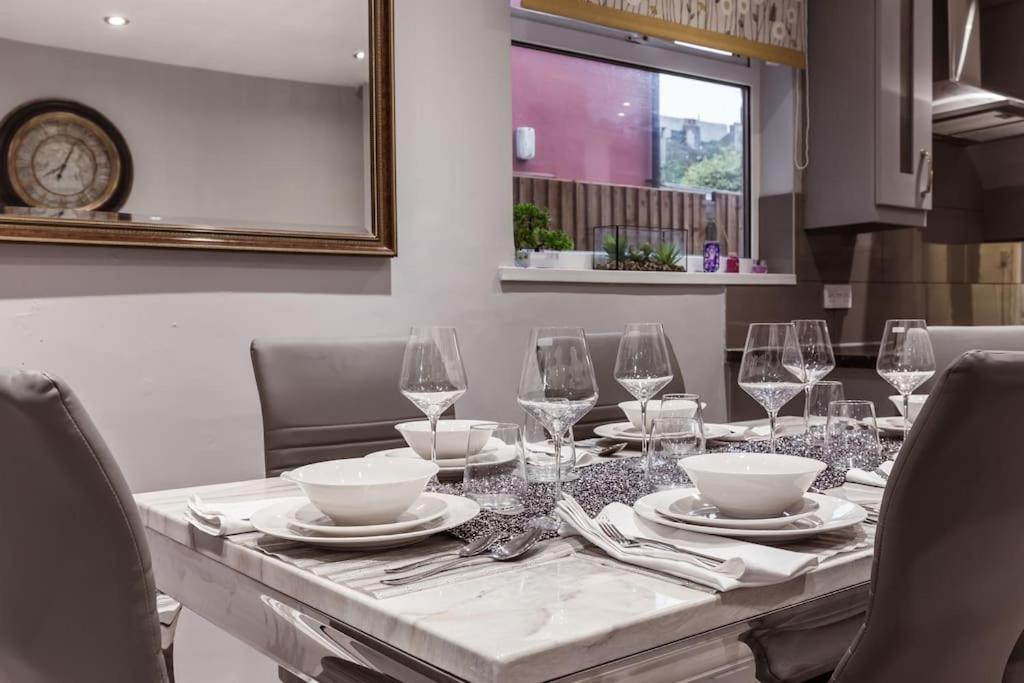 4 Bedroom House, 2 Min Walk From Station Londra Exterior foto